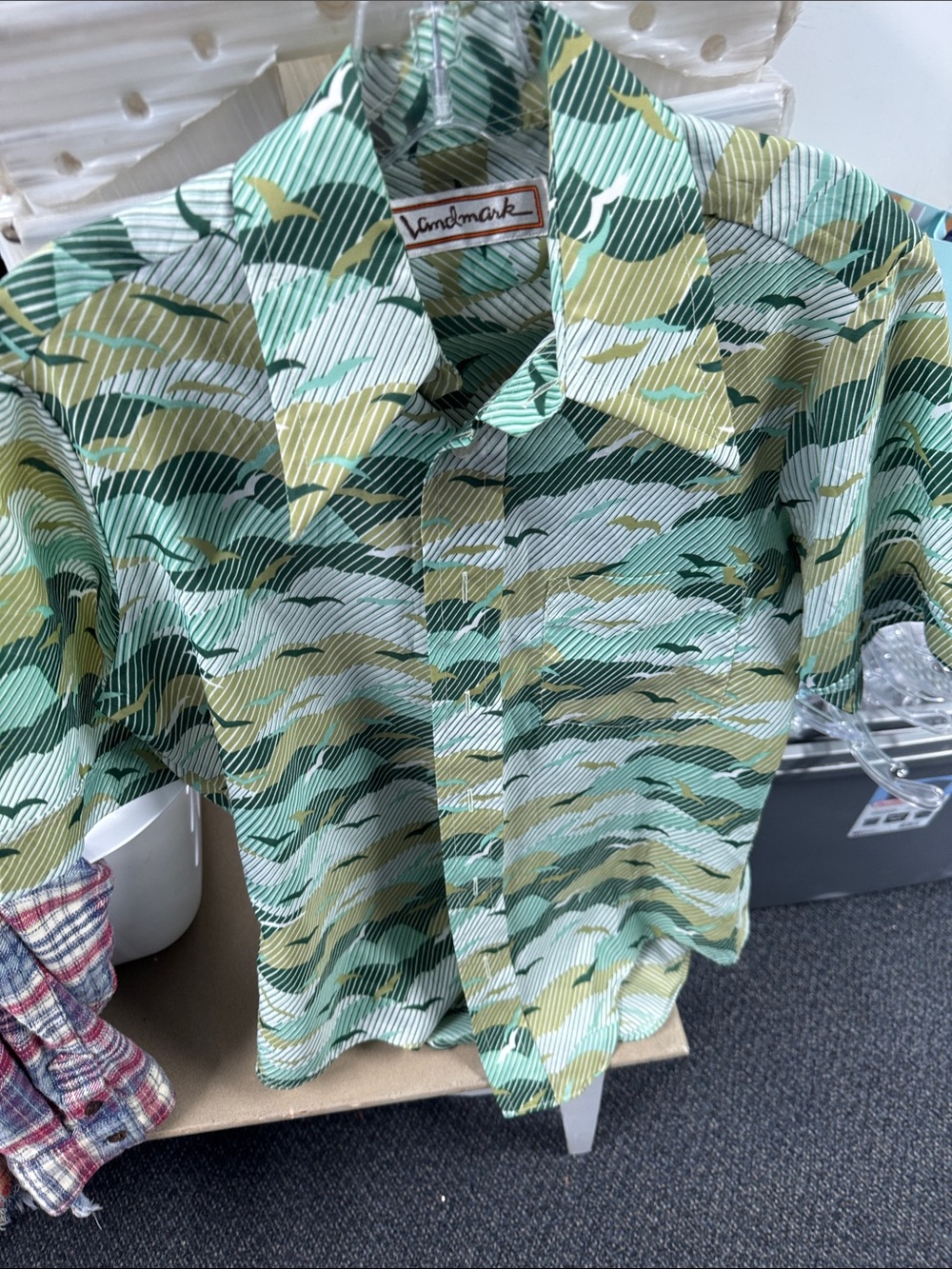 Vintage landmark short sleeve button down S // 060355